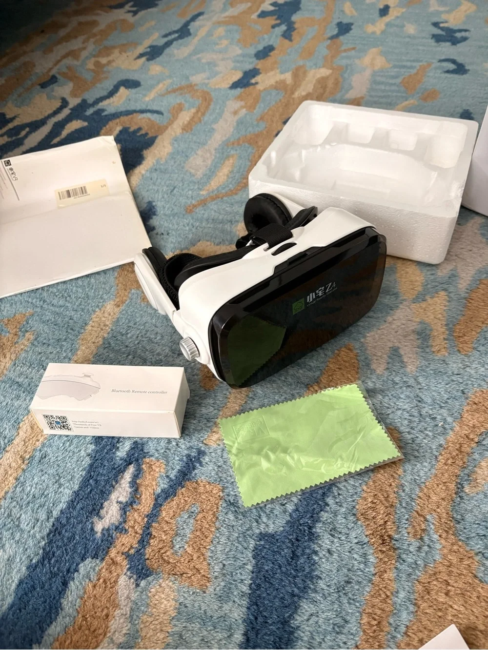 Xiaozhai Z4 Virtual Reality VR Glasses Headset with Bluetooth Remote